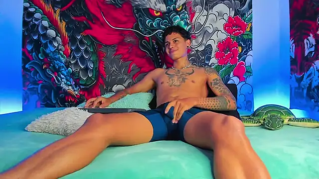 Maxi Gray online show from 10.24.25