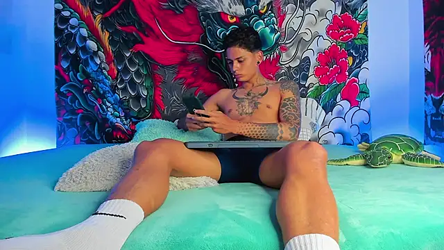 Maxi Gray online show from 11.12.25