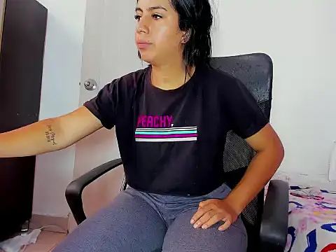 Snapshot of skinnyanai2 chatting on 12.19.25 skinnyanai2 online show from 12.19.25