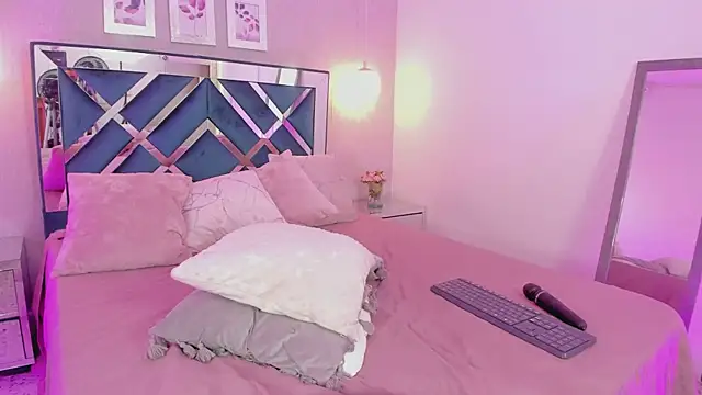 Miakhalifa 7 online show from 03.14.25