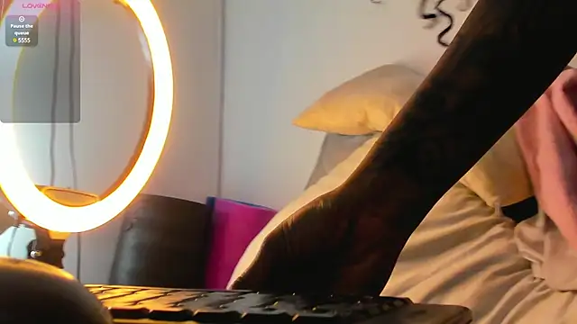 Snapshot of Alejandra_Dunn chatting on 02.25.25 Alejandra Dunn online show from 02.25.25