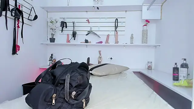 Snapshot of Alejandra_Dunn chatting on 10.04.25 Alejandra Dunn online show from 10.04.25