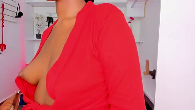 Snapshot of Alejandra_Dunn chatting on 10.31.25 Alejandra Dunn online show from 10.31.25