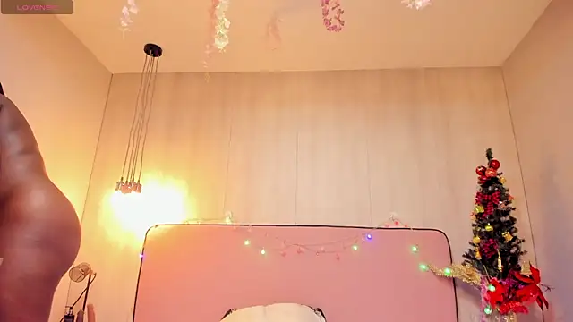 ShairaCoxx online show from 12.27.24