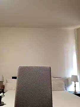 Snapshot of GiseleReine chatting on 02.11.25 GiseleReine online show from 02.11.25