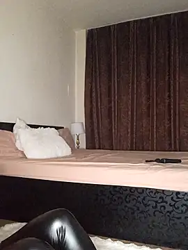 GiseleReine online show from 03.21.25