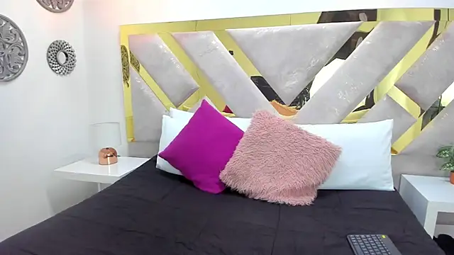 Oriana Guzman online show from 02.17.25