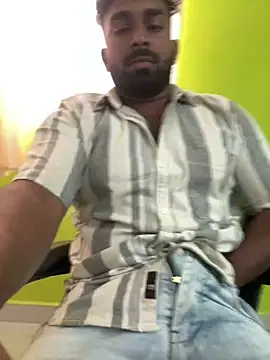 Snapshot of Handsomehunk_4U chatting on 02.27.25 Handsomehunk 4U online show from 02.27.25