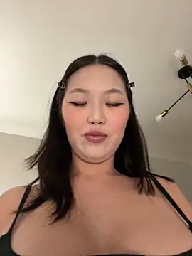 Aiko Yumi online show from 10.17.25