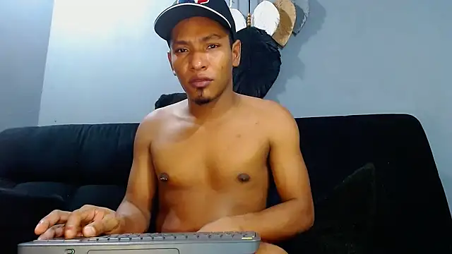 Snapshot of Grandeygruesa1 chatting on 12.18.24 Grandeygruesa1 online show from 12.18.24
