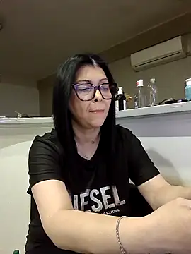 Snapshot of Milf_Abigail chatting on 12.21.25 Milf Abigail online show from 12.21.25