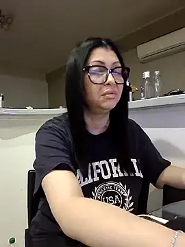 Snapshot of Milf_Abigail chatting on 12.22.25 Milf Abigail online show from 12.22.25