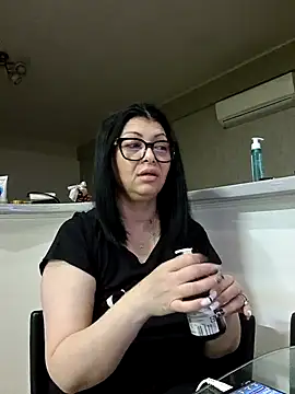 Snapshot of Milf_Abigail chatting on 02.21.26 Milf Abigail online show from 02.21.26