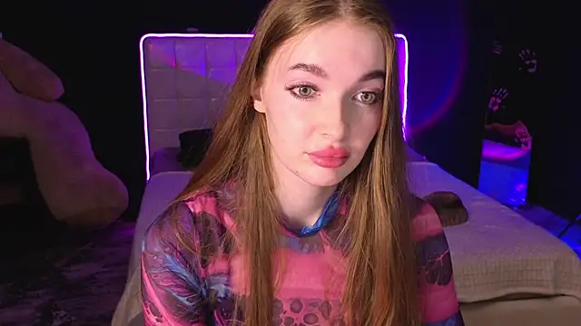 Snapshot of LissaCain chatting on 11.18.25 LissaCain online show from 11.18.25