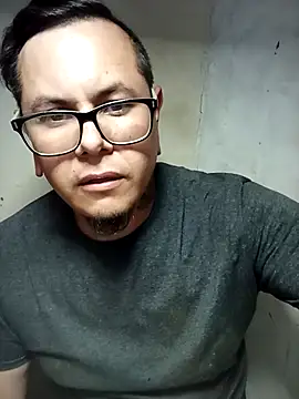 Snapshot of AlanDickson chatting on 02.19.25 AlanDickson online show from 02.19.25