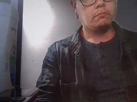 Snapshot of AlanDickson chatting on 03.18.25 AlanDickson online show from 03.18.25