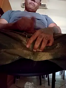 Snapshot of AlanDickson chatting on 09.15.25 AlanDickson online show from 09.15.25