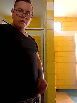 Snapshot of AlanDickson chatting on 09.16.25 AlanDickson online show from 09.16.25