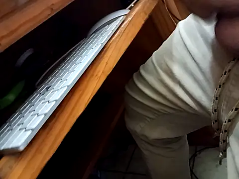 Snapshot of AlanDickson chatting on 11.03.25 AlanDickson online show from 11.03.25