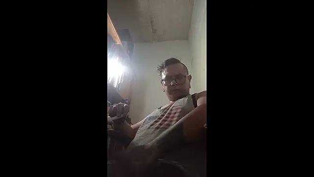 Snapshot of AlanDickson chatting on 11.11.25 AlanDickson online show from 11.11.25