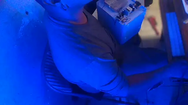 Snapshot of AlanDickson chatting on 12.15.25 AlanDickson online show from 12.15.25