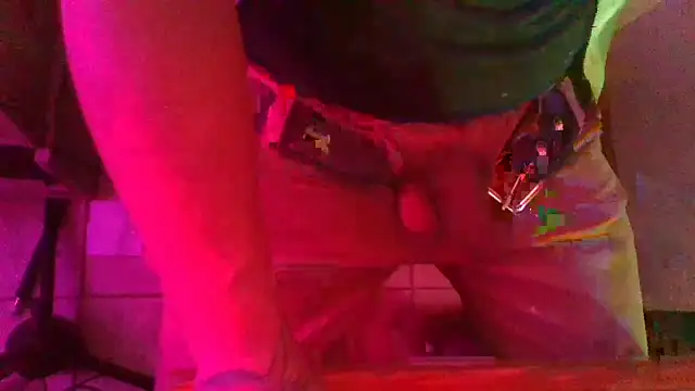 Snapshot of AlanDickson chatting on 12.16.25 AlanDickson online show from 12.16.25