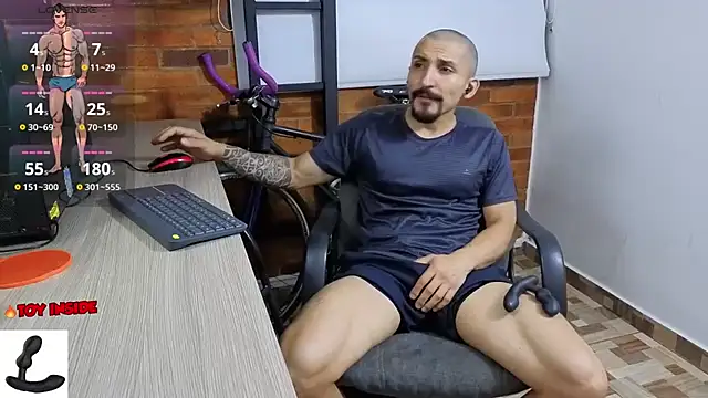 Snapshot of Marck_Muscle chatting on 10.28.25 Marck Muscle online show from 10.28.25