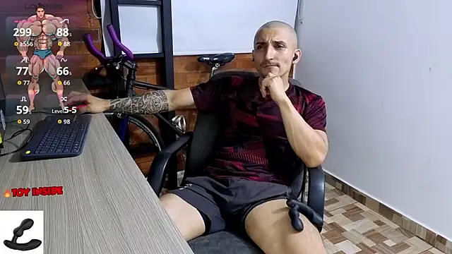 Snapshot of Marck_Muscle chatting on 11.17.25 Marck Muscle online show from 11.17.25