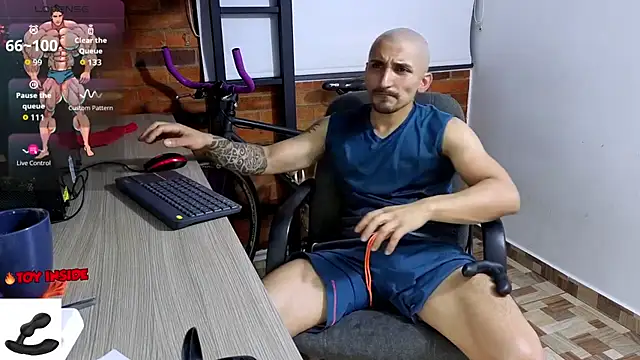 Snapshot of Marck_Muscle chatting on 11.25.25 Marck Muscle online show from 11.25.25