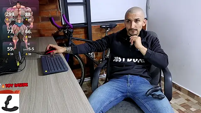 Snapshot of Marck_Muscle chatting on 11.29.25 Marck Muscle online show from 11.29.25