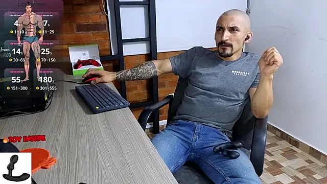 Snapshot of Marck_Muscle chatting on 12.16.25 Marck Muscle online show from 12.16.25