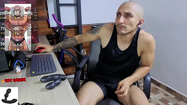 Snapshot of Marck_Muscle chatting on 04.28.26 Marck Muscle online show from 04.28.26