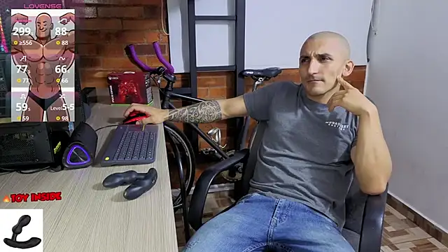 Snapshot of Marck_Muscle chatting on 05.09.26 Marck Muscle online show from 05.09.26
