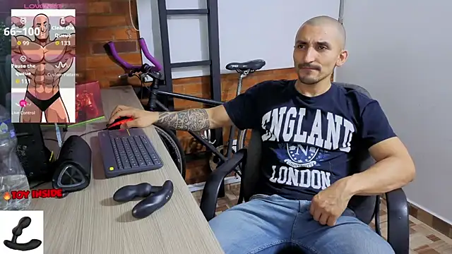Snapshot of Marck_Muscle chatting on 05.17.26 Marck Muscle online show from 05.17.26