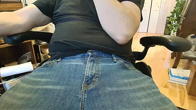 Snapshot of massive_cum chatting on 11.14.25 massive cum online show from 11.14.25