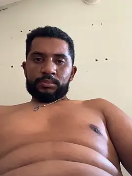 Snapshot of MiddlingAffluent chatting on 02.13.26 MiddlingAffluent online show from 02.13.26