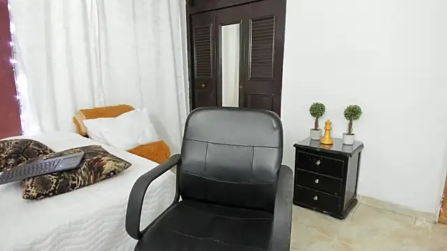 Snapshot of AURORA_FRANKLIN chatting on 01.31.25 AURORA FRANKLIN online show from 01.31.25