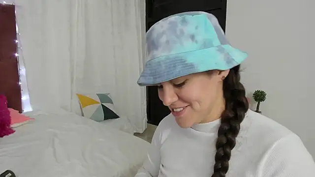 Snapshot of AURORA_FRANKLIN chatting on 03.10.25 AURORA FRANKLIN online show from 03.10.25