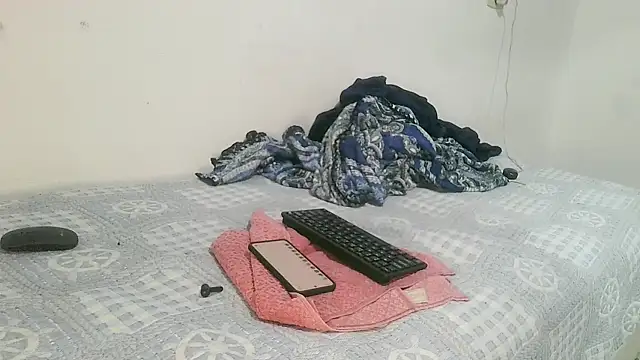 UncutToyBoy23cm online show from 10.10.25