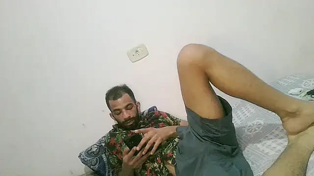 UncutToyBoy23cm online show from 10.18.25