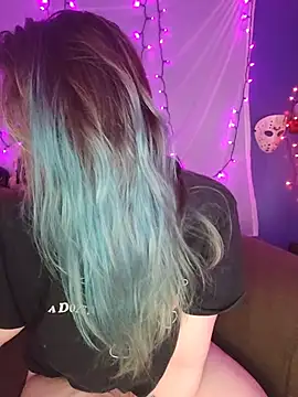 EverlyEster online show from 04.26.26