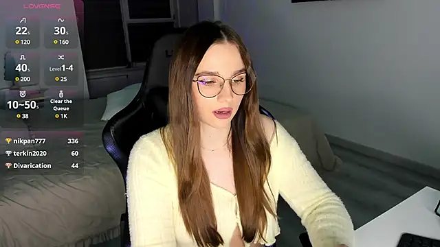 Snapshot of MCfly_11 chatting on 02.08.25 MCfly 11 online show from 02.08.25