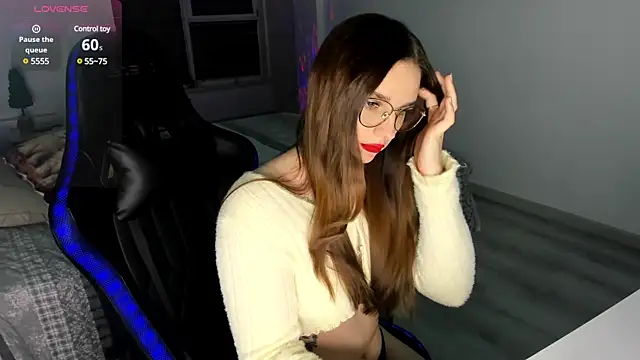 Snapshot of MCfly_11 chatting on 02.09.25 MCfly 11 online show from 02.09.25