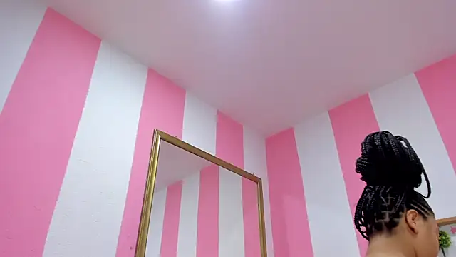 Snapshot of ISABELLA_020 chatting on 10.04.25 ISABELLA 020 online show from 10.04.25