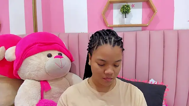 Snapshot of ISABELLA_020 chatting on 10.15.25 ISABELLA 020 online show from 10.15.25