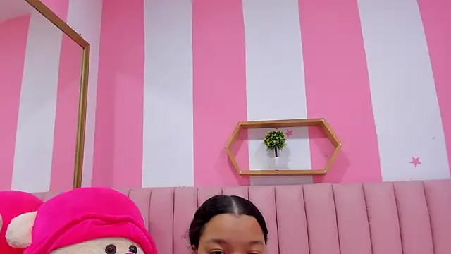 Snapshot of ISABELLA_020 chatting on 10.23.25 ISABELLA 020 online show from 10.23.25