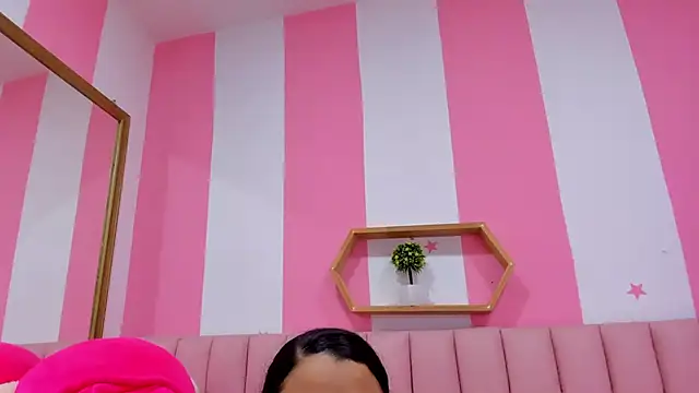 Snapshot of ISABELLA_020 chatting on 10.25.25 ISABELLA 020 online show from 10.25.25