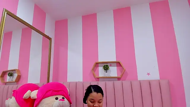 Snapshot of ISABELLA_020 chatting on 10.29.25 ISABELLA 020 online show from 10.29.25