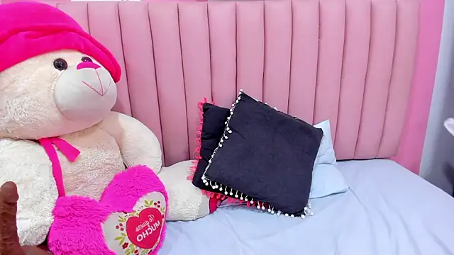 Snapshot of ISABELLA_020 chatting on 10.30.25 ISABELLA 020 online show from 10.30.25