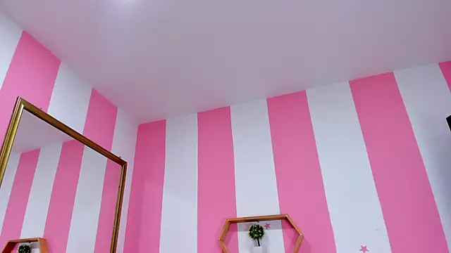 Snapshot of ISABELLA_020 chatting on 10.31.25 ISABELLA 020 online show from 10.31.25